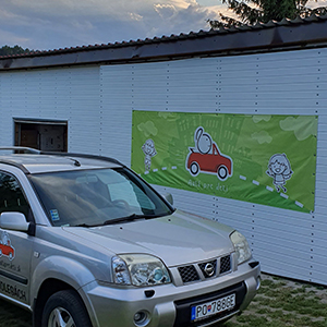 Autá pre deti Ľubovec firemné auto a budova
